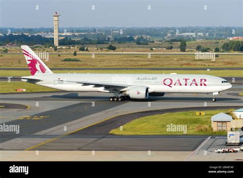 boeing 777 qatar|Qatar Airways Boeing 777.